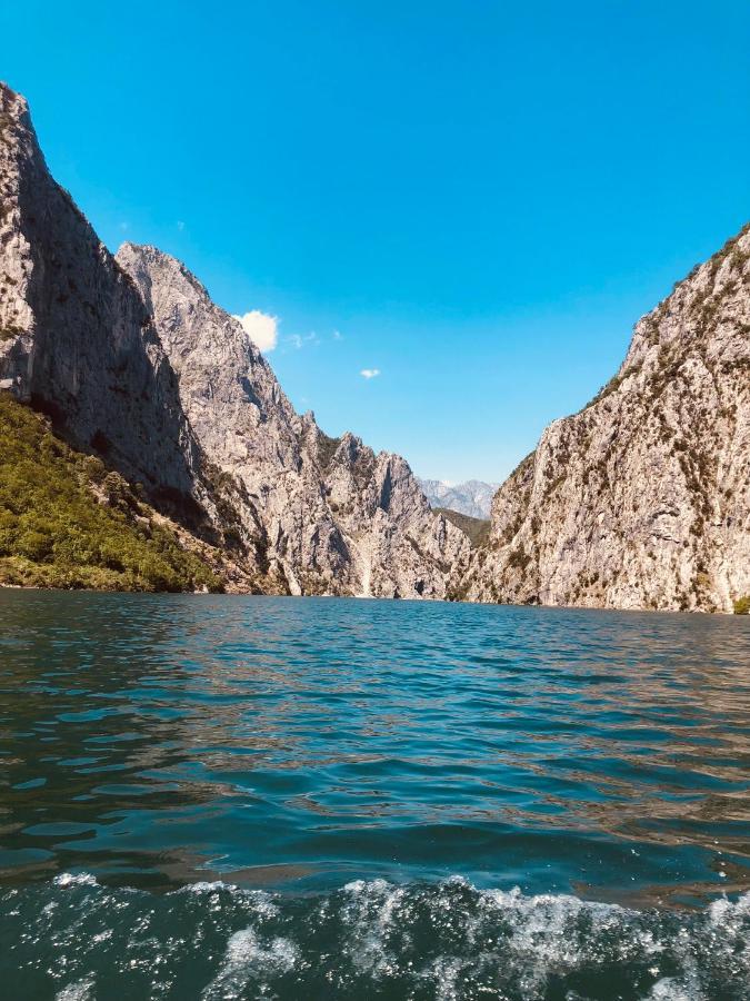 Hotel Kompleksi Arifi Shkoder Bagian luar foto