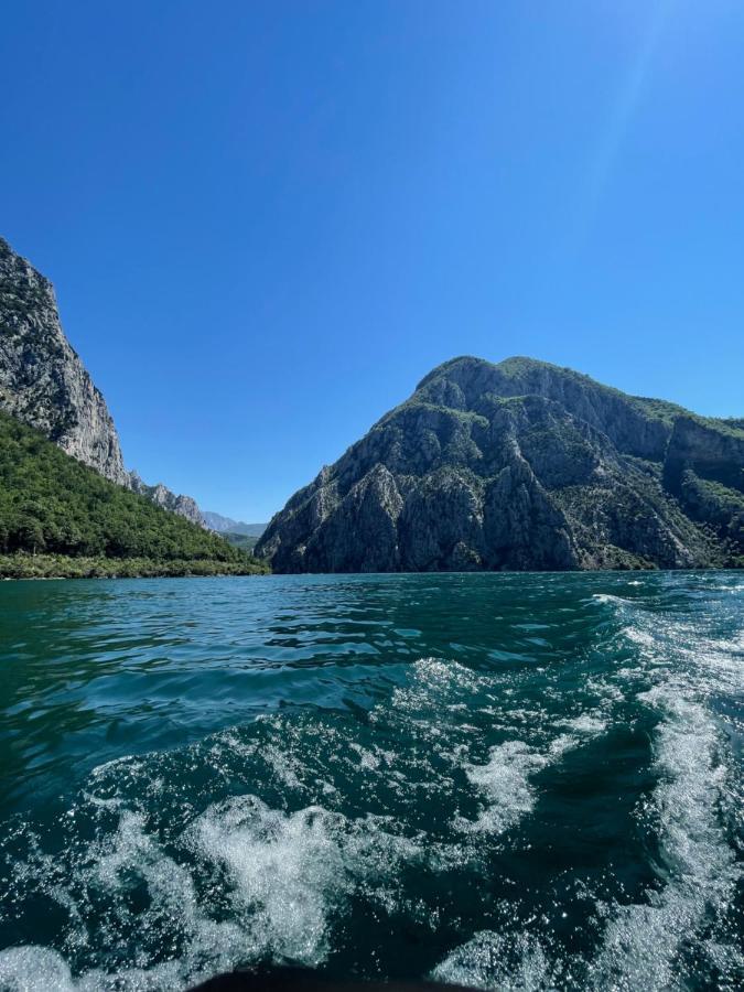 Hotel Kompleksi Arifi Shkoder Bagian luar foto