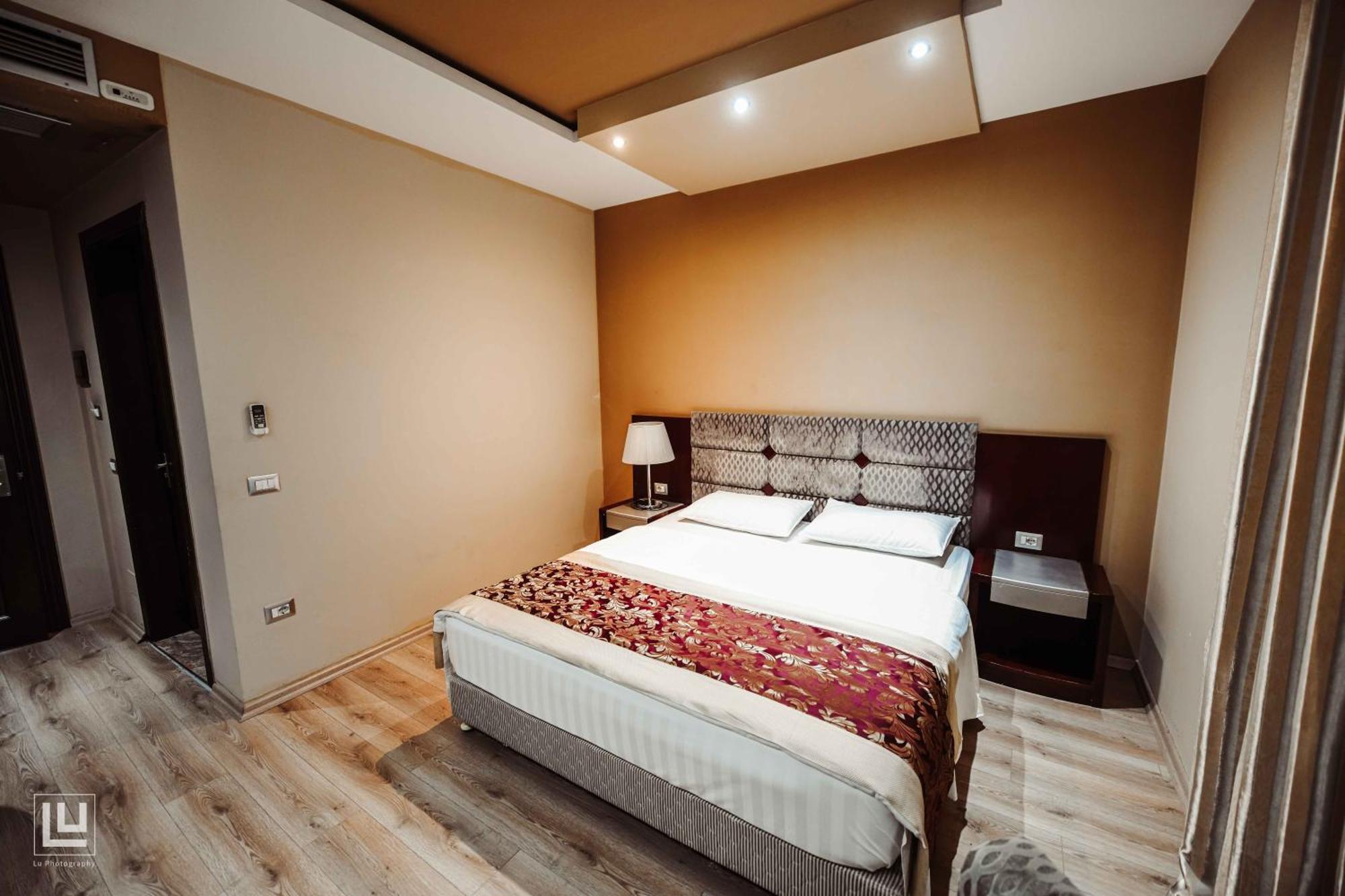 Hotel Kompleksi Arifi Shkoder Bagian luar foto